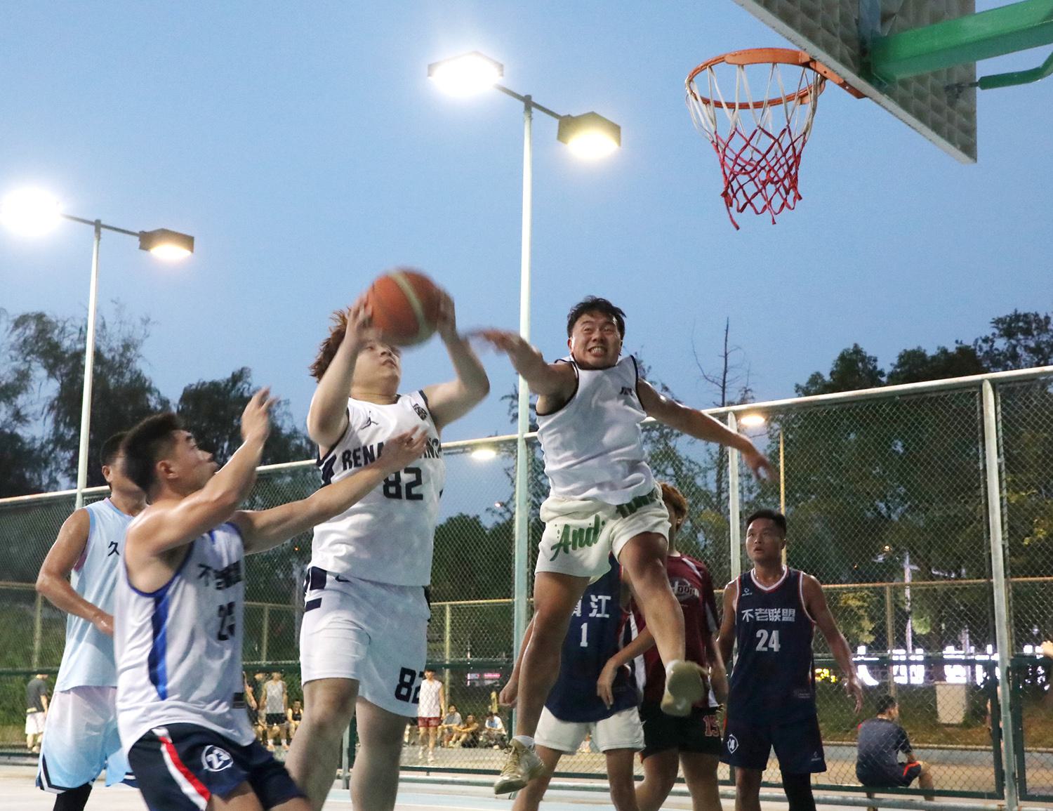 场地聚满了 场地聚满了