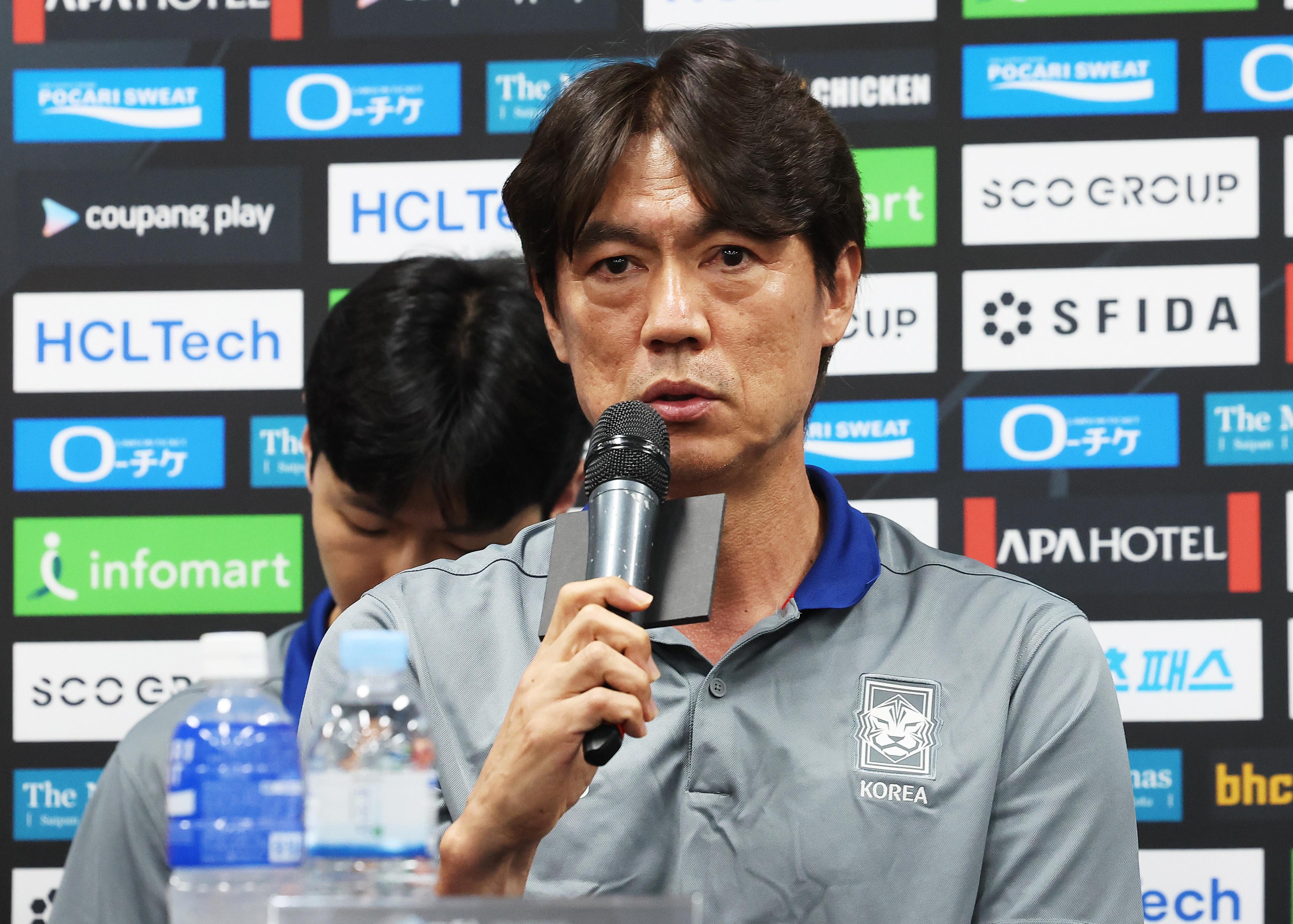 但他两场都, 我们 但他两场都, 我们